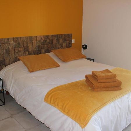 Gite De Charme Pour 10 Personnes Camélas Extérieur photo