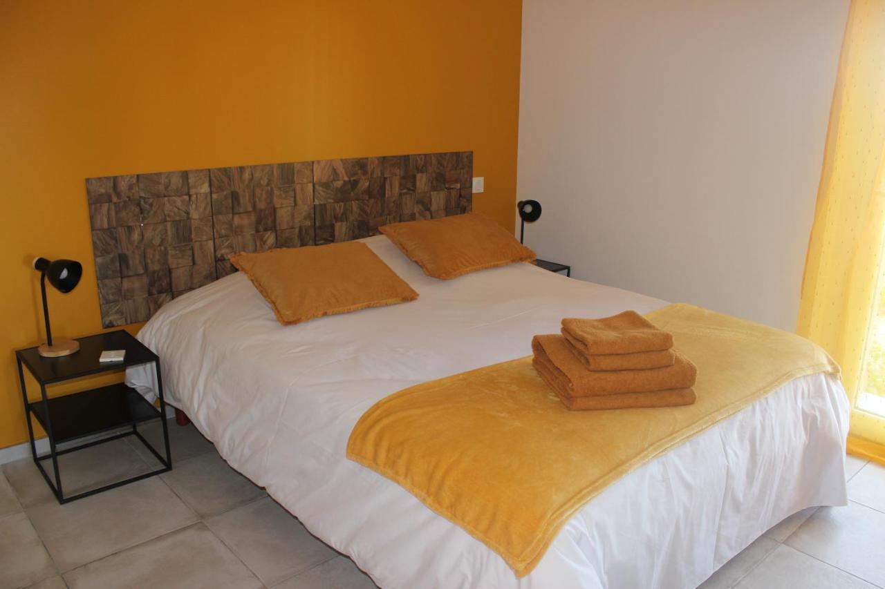 Gite De Charme Pour 10 Personnes Camélas Extérieur photo